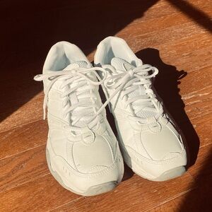 Womens Avia White Sneaker White Size 9